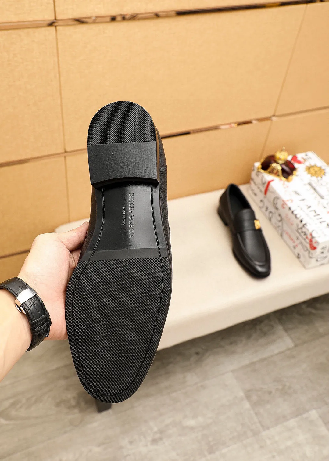 Men's clothing and shoes 💰460 💐DG top quality🔍🔍Men's new leather shoes🚹Sold simultaneously at counters⚠The uppers are imported open-edge beaded cowhide leather uppers from Italy, fully imported cowhide leather lining + classic hardware buckles, completely 1⃣️to 1⃣️reproduction🇮🇹💪💪, ⚠ Sole: The original sole is specially provided by the original factory. The exclusive movable molded sole is super comfortable. ⚠The original factory follows the order, 🔍🔍high quality, you can enter and exit the counter at will, welcome to compare⚠Size: 38-44 (45.46🉑️Customized)